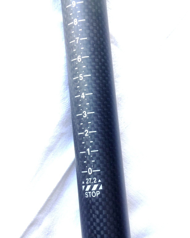 Bild 1 von Voll Carbonsattelstütze Aero Sattelstütze mit Titanschrauben 31,6 / 30,8 mm