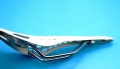 Bild 3 von leicht Kunststoff Sattel Sportsattel MTB Fahrradsattel Trekkingsattel  / (Farbe) Weiß